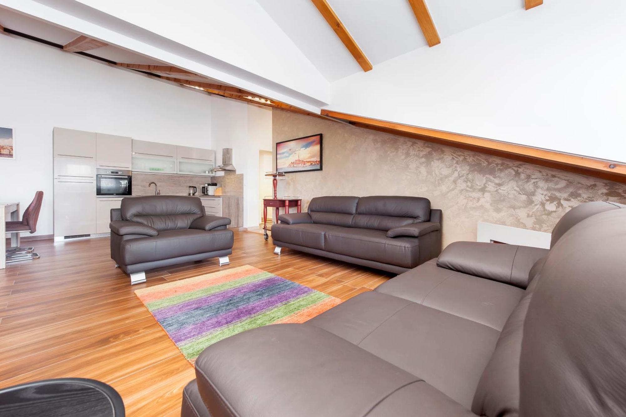 Apartment The Loft Ровин Екстериор снимка