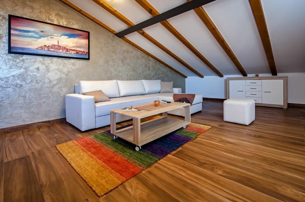 Apartment The Loft Ровин Екстериор снимка