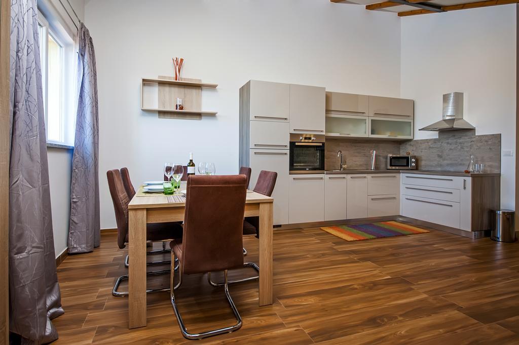 Apartment The Loft Ровин Екстериор снимка
