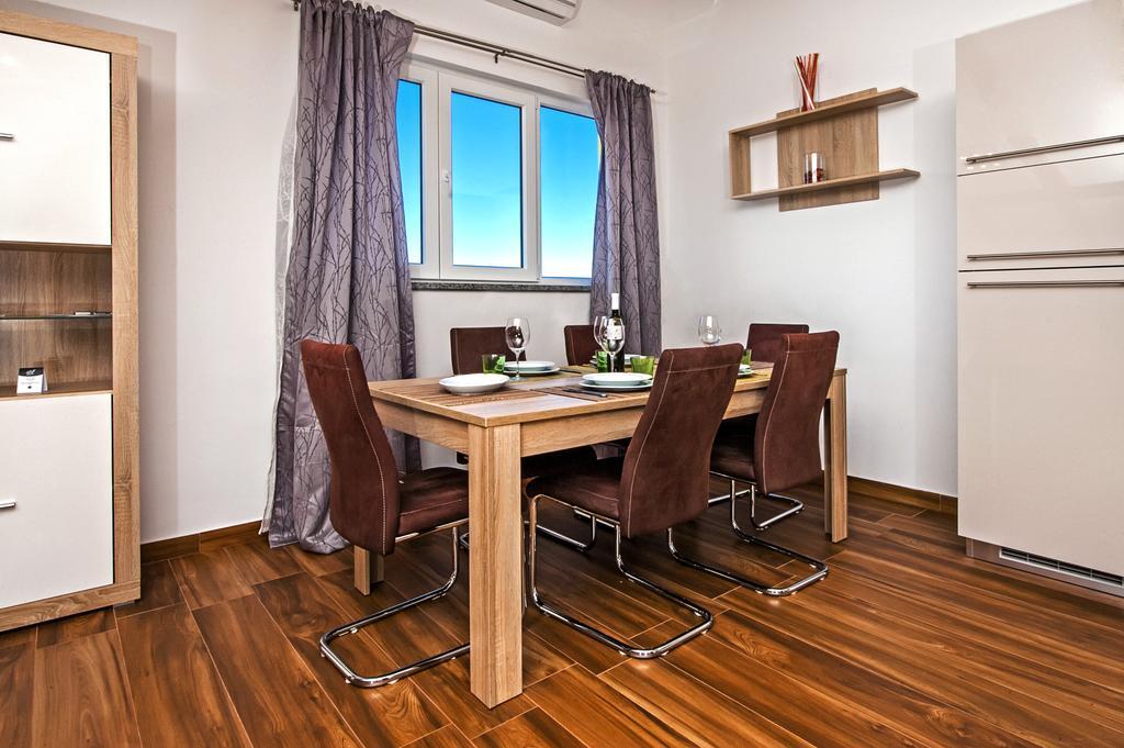 Apartment The Loft Ровин Екстериор снимка