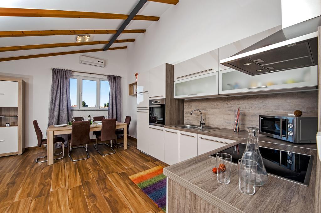 Apartment The Loft Ровин Екстериор снимка