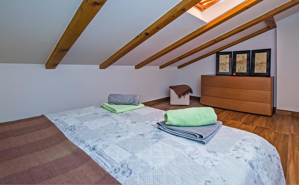 Apartment The Loft Ровин Екстериор снимка