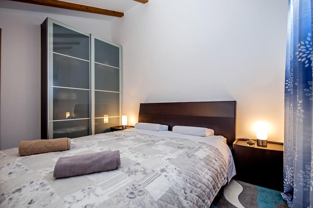 Apartment The Loft Ровин Екстериор снимка