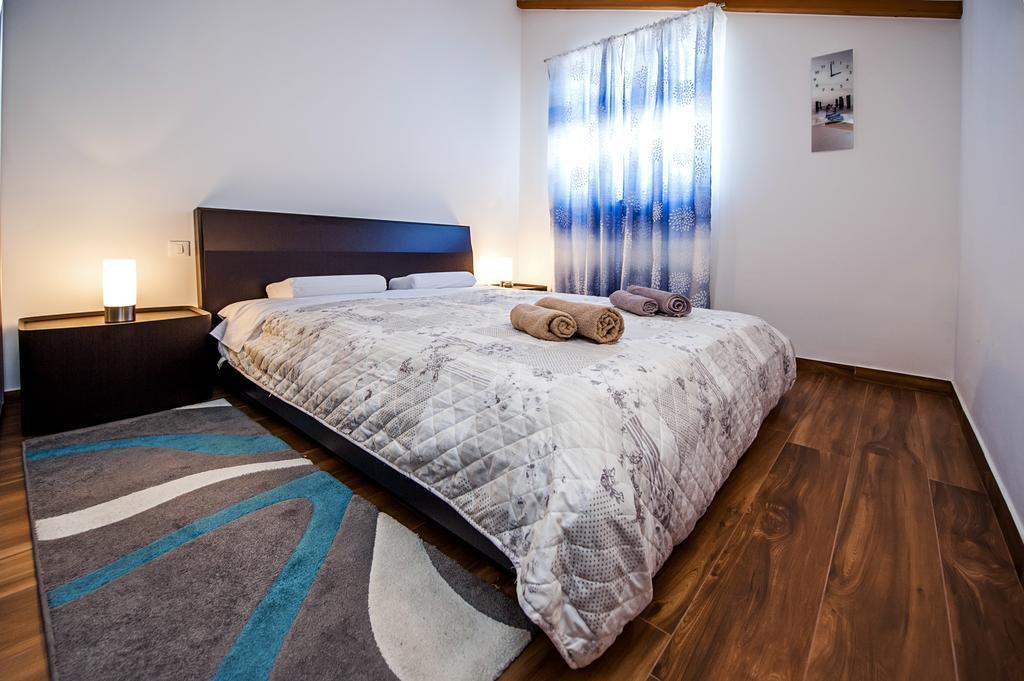 Apartment The Loft Ровин Екстериор снимка