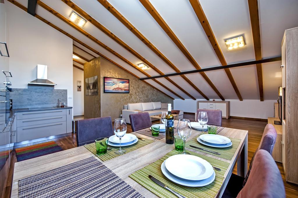 Apartment The Loft Ровин Екстериор снимка