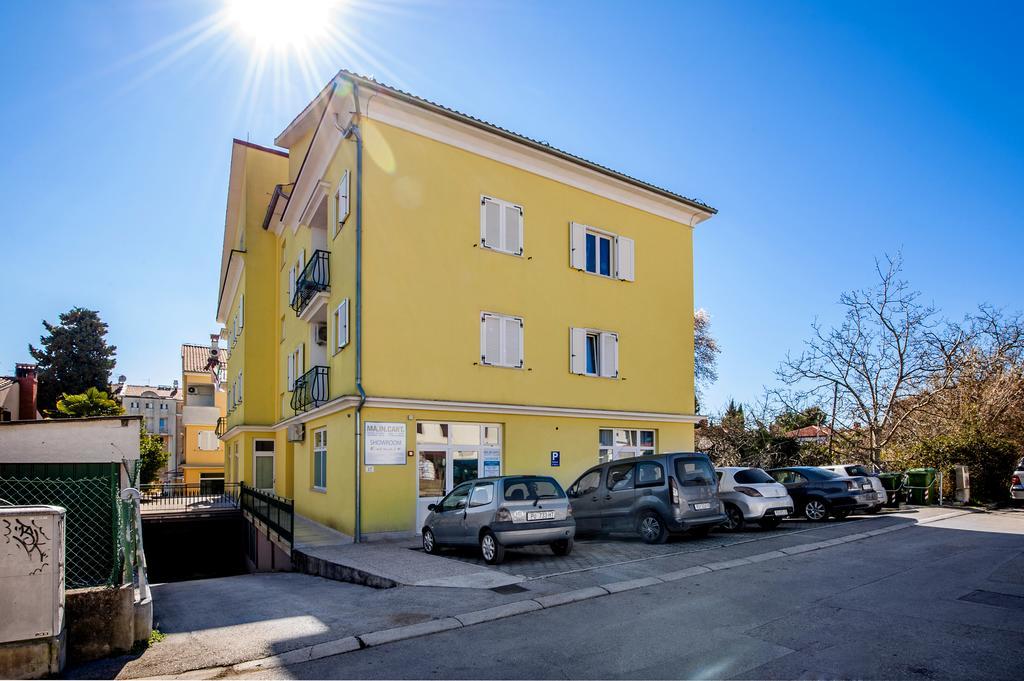 Apartment The Loft Ровин Екстериор снимка
