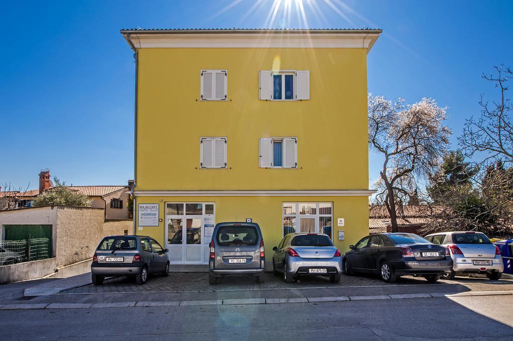 Apartment The Loft Ровин Екстериор снимка